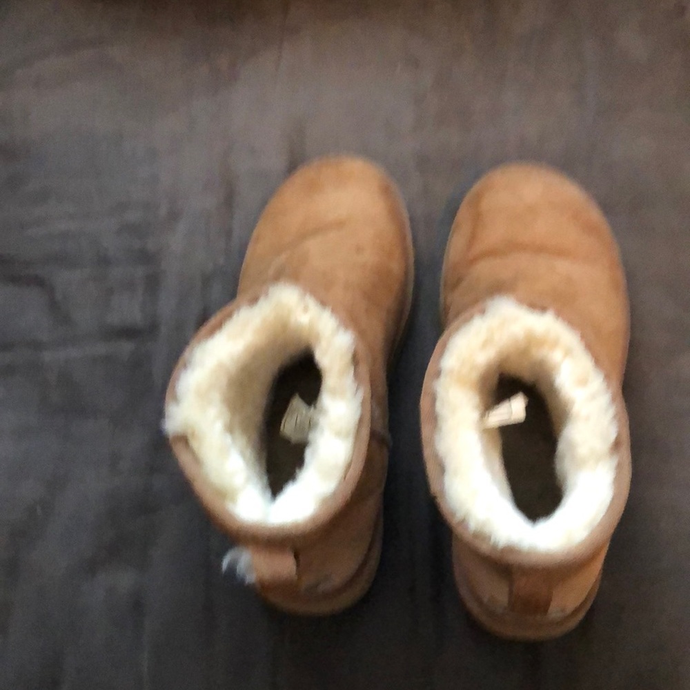 Woman size 7 Uggs